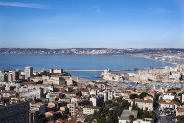 Fototapeta na wymiar beautiful panoramic view of the city of Marseille harbor, France