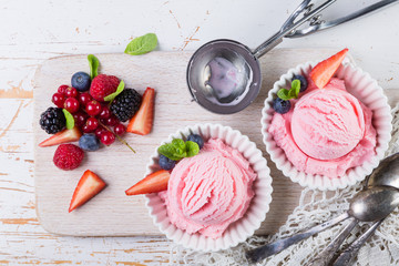 Berry ice cream with fresh fruits