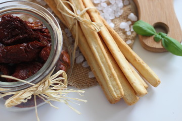 italian cuisine, italian food, italian snacks, italian starter, dried tomato, dried vegetables, food for vegetarians, food for vegans, italian salted sticks, italian grissini, grissini, 