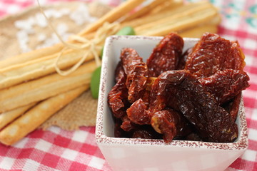 italian cuisine, italian food, italian snacks, italian starter, dried tomato, dried vegetables, food for vegetarians, food for vegans, italian salted sticks, italian grissini, grissini, 
