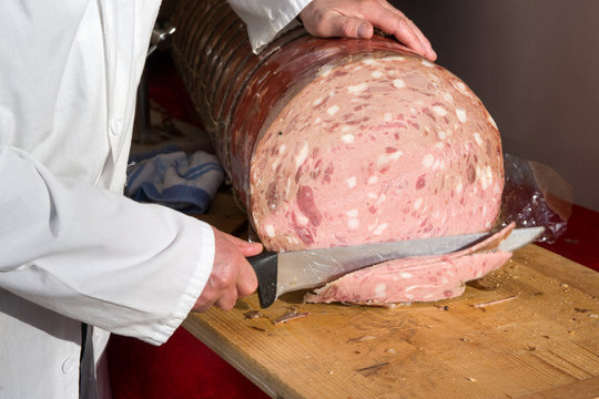Tagliare la mortadella