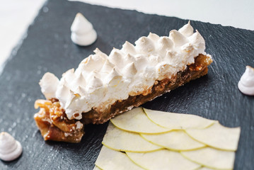 apple cake with meringue