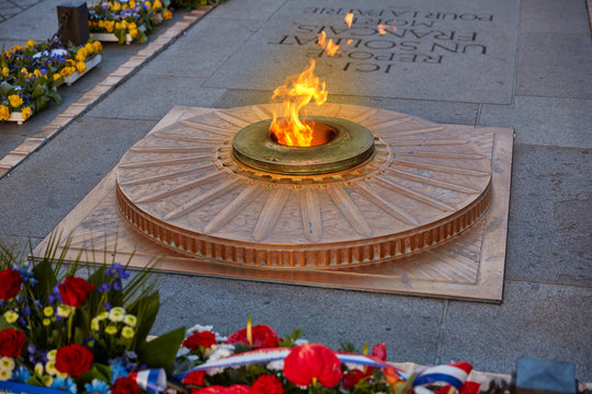 Unknown Soldier memorial Arc Triomphe Paris