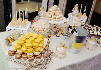 Candy bar cake, macaroon, sweets, Cake Pops