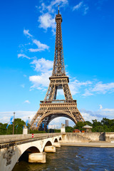 Obraz premium Eiffel Tower in Paris under blue sky France