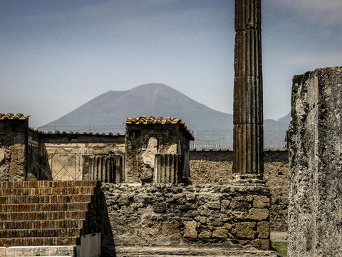 Pompeji_Apollon-Tempel_Vesuv