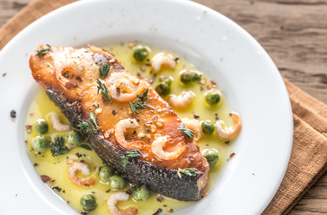 Fried fish with shrimp and peas
