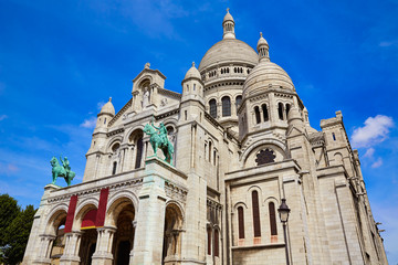 Fototapeta na wymiar Sacre Coeur Basilique in Montmartre Paris