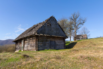 Obraz premium Wooden rustic, meadow and mountains in the background. Carpathians
