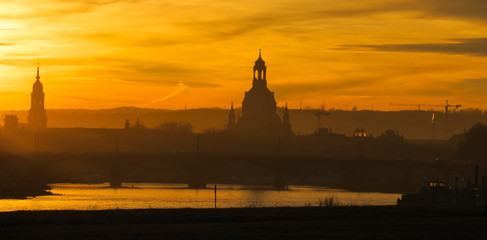 Dresdener Skyline bei Abendrot