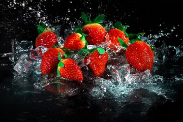 Zelfklevend Fotobehang Strawberries in water splash © Alexander Raths