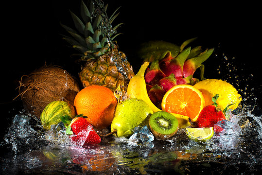Fototapeta Fruits with water splash