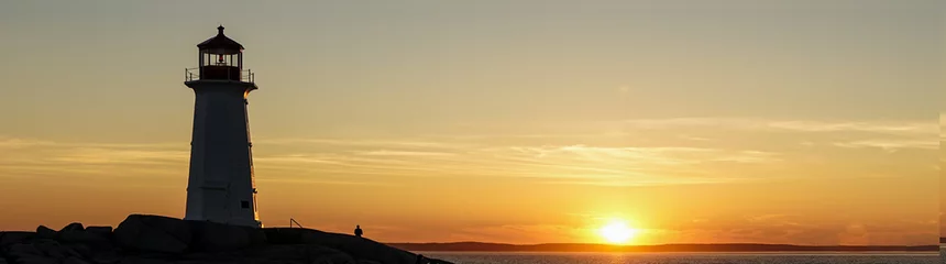 Photo sur Plexiglas Phare Le phare de Peggy& 39 s Cove, en Nouvelle-Écosse, au coucher du soleil.