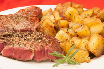 Entrecôte rare mit Bratkartoffeln