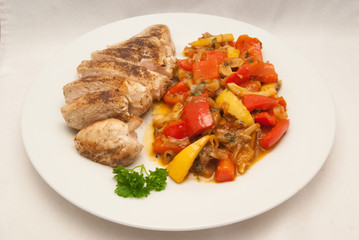 Hähnchenbrust mit Paprika-Zitrone-Gemüse