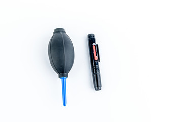 Set for cleaning optical instruments, photographic lenses