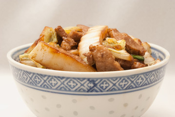 Schweinefleisch mit Chinakohl