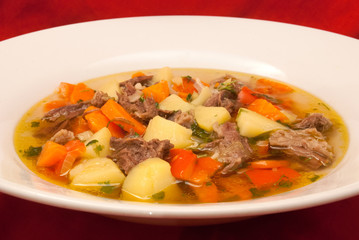 Eintopf mit Suppenfleisch und Gemüse