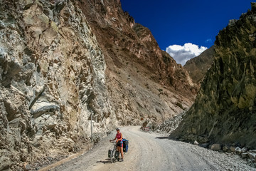 Fototapeta premium Cycling in Tibet