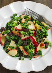 Warm kale salad with apple and raisins