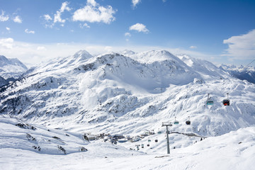 Fototapeta na wymiar Skifahren in Tirol