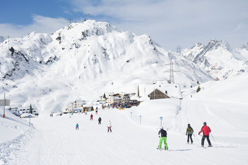 Fototapeta na wymiar Winterurlaub in Tirol