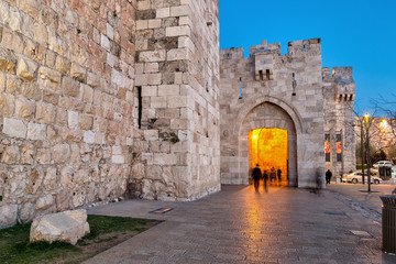 Fototapeta premium Brama Jaffa nocą - Stare Miasto w Jerozolimie