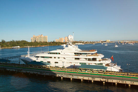 Luxury yacht in bahamas island