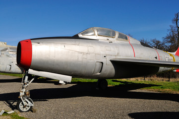 Fototapeta na wymiar Avión de guerra REPUBLIC F-84 THUNDERSTREAK