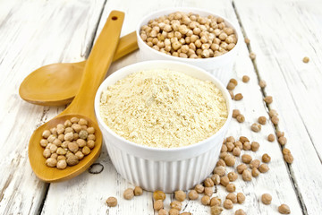 Flour chickpeas in bowl on board