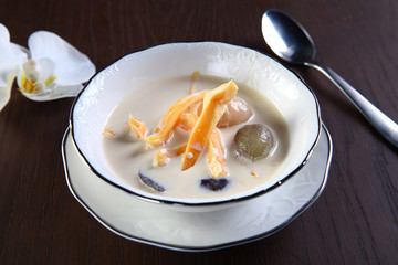 Sweet soup of mango and litchi