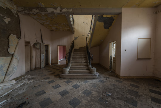 Escalier abandonn&eacute;