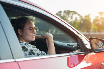 Naklejka premium young woman happy in car