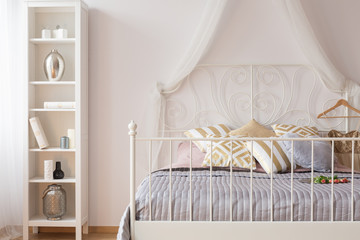 Canopy bed with metal headboard