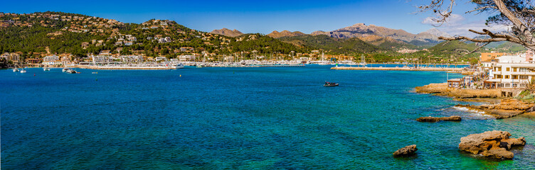 Fototapeta premium Mittelmeer Küstenlinie Spanien Mallorca Panorama Bucht von Port de Andratx
