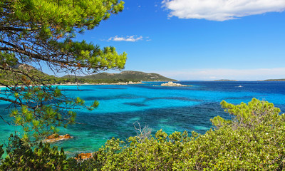 Vue sur la mer turquoise face à Palombaggia et Folaca en Corse