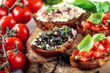 Frische selbstgemachte bruschetta brote