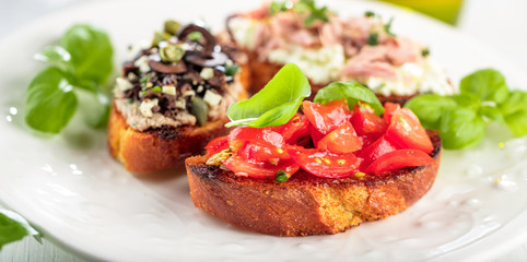 Frische selbstgemachte bruschetta brote