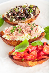 Frische selbstgemachte bruschetta brote