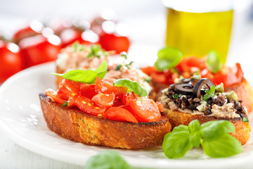 Frische selbstgemachte bruschetta brote