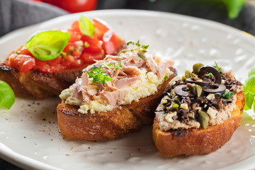 Frische selbstgemachte bruschetta brote