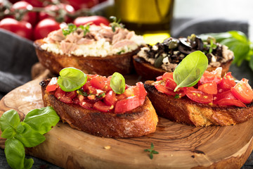 Frische selbstgemachte bruschetta brote