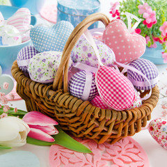 Ostern Dekoration mit Eiern und Herzen Landhausstil