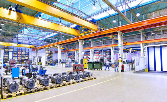 Industriehalle mit Interieur im Maschinenbau // Industrial hall mechanical engineering