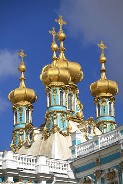 Golden onion domes on the Catherine's Palace, The State Hermitage Museum (Winter Palace), Tsarskoye Selo (Pushkin), south of St. Petersburg, Russian Federation