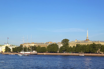 Fototapeta na wymiar View of the Admiralty on the river Neva in St Petersburg, Russian Federation