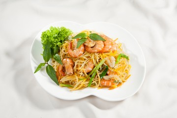 Shrimp salad with papaya