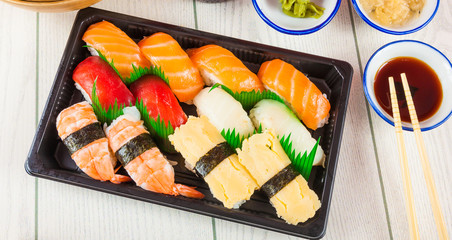 Sushi takeaway tray