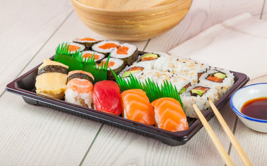 Sushi takeaway tray
