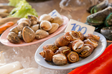 row of seafood in the Asian market
